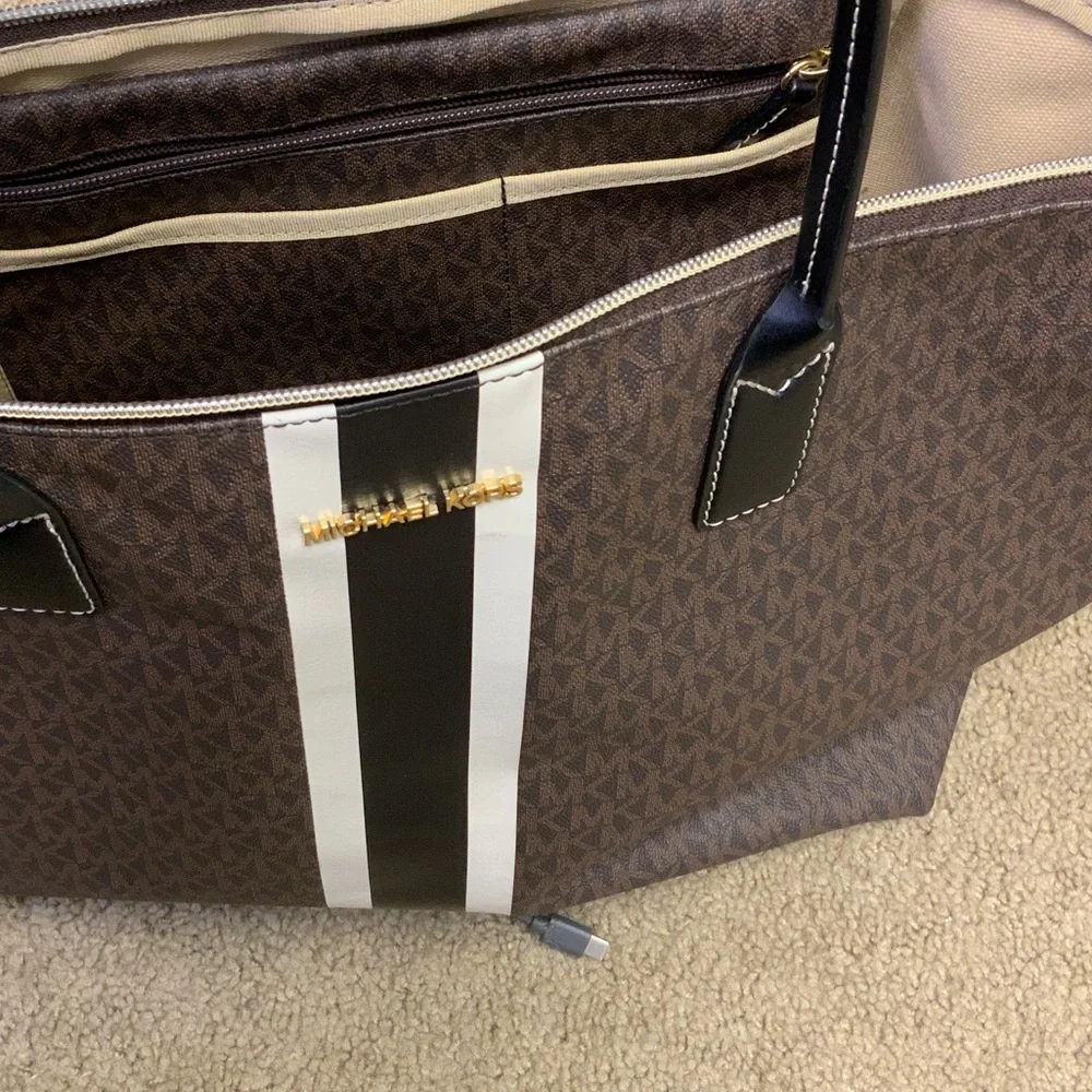 Michael Kors Brown and Black Tote Bag. Large - Picture 6 of 6